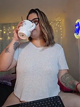 Juliietha servas online show from 5, 5, 2026