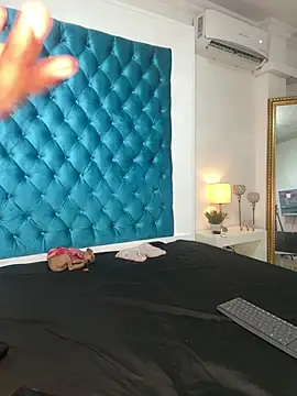 Lillie Burges online show from 11, 2, 2026