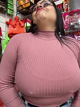 Snapshot of Sol_biglips chatting on 5, 7, 2026 Sol biglips online show from 5, 7, 2026