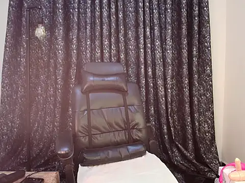 Snapshot of ebony_shilly3 chatting on 29, 9, 2025 ebony shilly3 online show from 29, 9, 2025