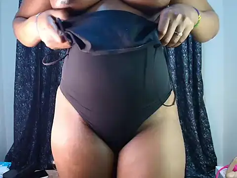 Snapshot of ebony_shilly3 chatting on 11, 10, 2025 ebony shilly3 online show from 11, 10, 2025