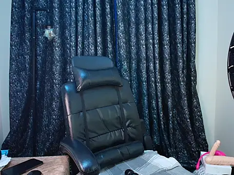 Snapshot of ebony_shilly3 chatting on 10, 10, 2025 ebony shilly3 online show from 10, 10, 2025