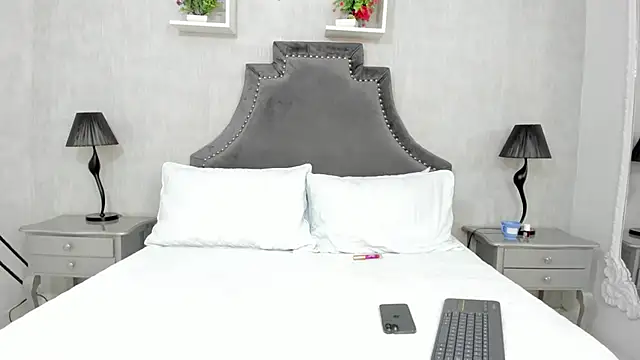 Snapshot of LaurenSnow chatting on 5, 2, 2025 LaurenSnow online show from 5, 2, 2025