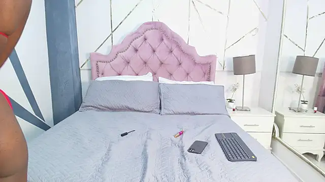 Snapshot of LaurenSnow chatting on 14, 2, 2025 LaurenSnow online show from 14, 2, 2025