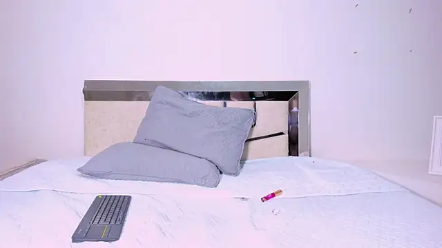 Snapshot of LaurenSnow chatting on 1, 3, 2025 LaurenSnow online show from 1, 3, 2025