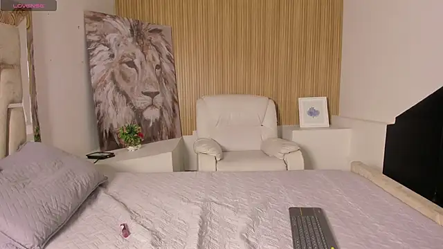 Snapshot of LaurenSnow chatting on 6, 10, 2025 LaurenSnow online show from 6, 10, 2025