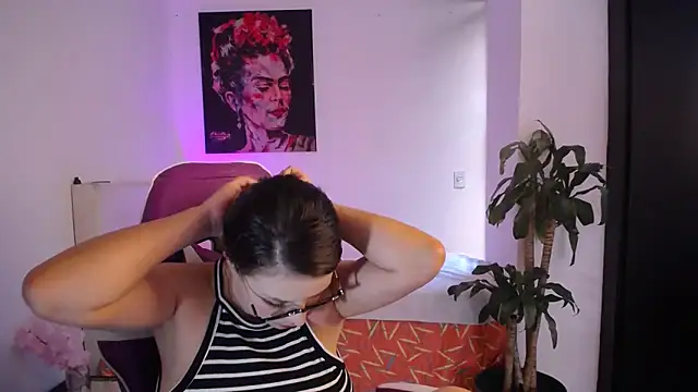 esmeraldaa230 online show from 12, 2, 2026