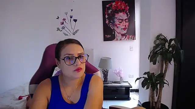 esmeraldaa230 online show from 5, 3, 2026