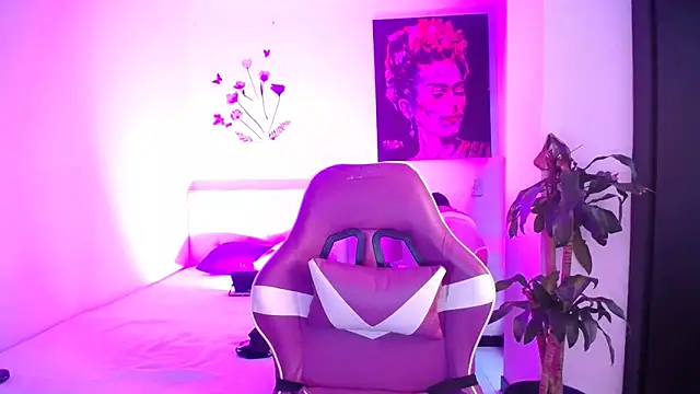 esmeraldaa230 online show from 2, 4, 2026