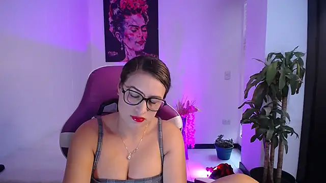 esmeraldaa230 online show from 11, 11, 2025