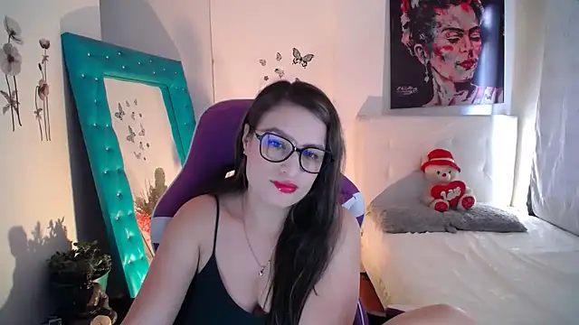 esmeraldaa230 online show from 4, 10, 2025