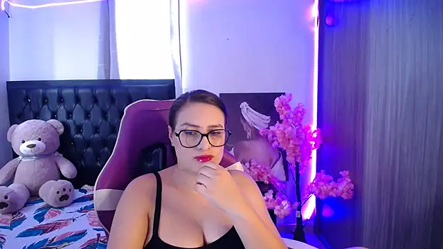 Snapshot of esmeraldaa230 chatting on 28, 4, 2026 esmeraldaa230 online show from 28, 4, 2026