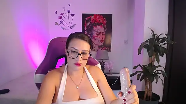 esmeraldaa230 online show from 9, 4, 2026