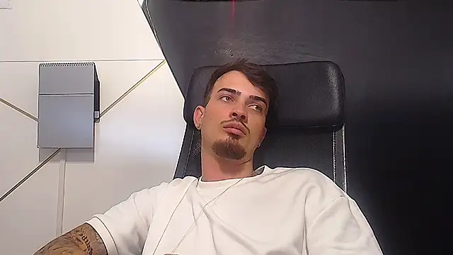 Snapshot of BrandonTate chatting on 12, 7, 2026 BrandonTate online show from 12, 7, 2026
