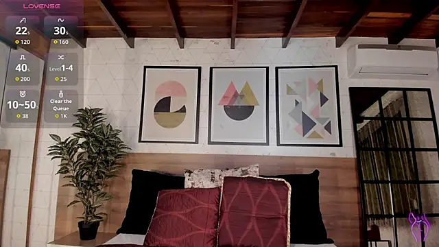 LunaRuso online show from 16, 9, 2025