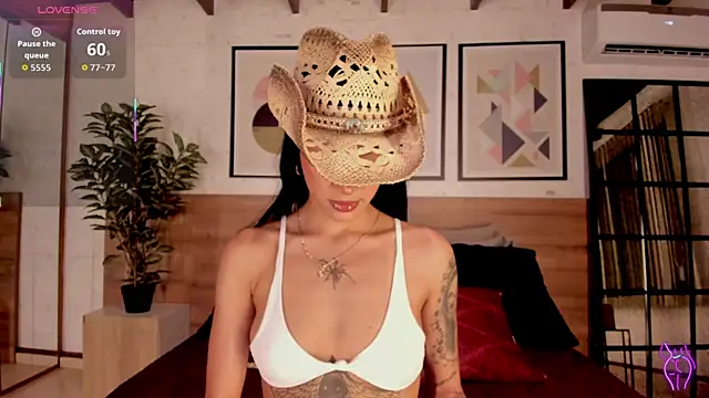 LunaRuso online show from 25, 10, 2025