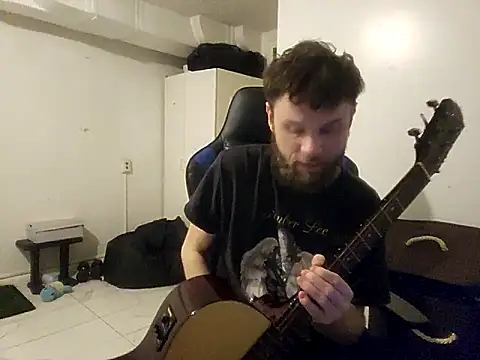 Snapshot of Talenjames4 chatting on 17, 12, 2025 Talenjames4 online show from 17, 12, 2025