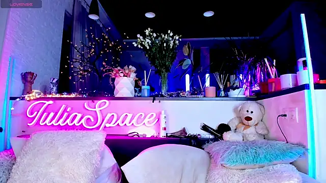  JuliaSpace  online show from 15, 2, 2025