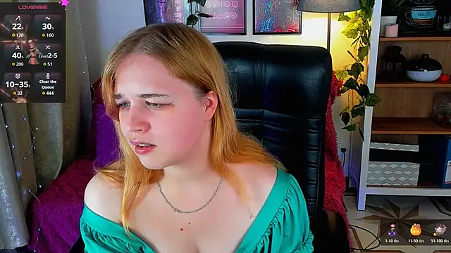 Snapshot of AlicePopsy chatting on 2, 11, 2025 AlicePopsy online show from 2, 11, 2025