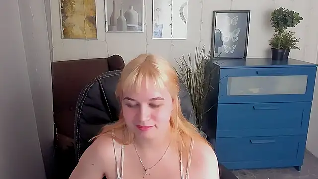 Snapshot of AlicePopsy chatting on 28, 2, 2025 AlicePopsy online show from 28, 2, 2025