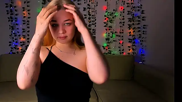 Snapshot of AlicePopsy chatting on 4, 2, 2025 AlicePopsy online show from 4, 2, 2025