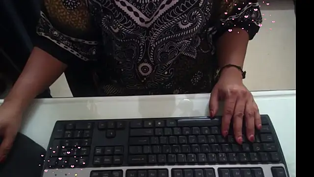 Arushisingh8888 online show from 17, 4, 2026