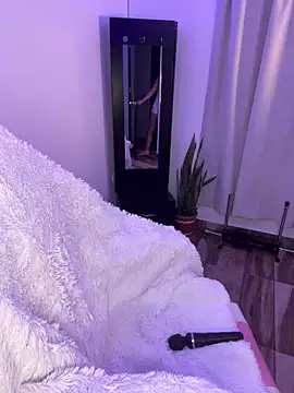 BellaNaye  online show from 14, 2, 2025