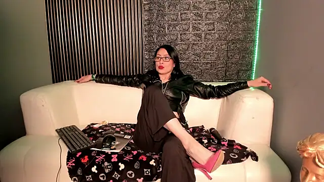 Violeta white  online show from 17, 2, 2025