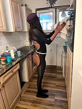 Shantel-Olivia online show from 17, 11, 2025