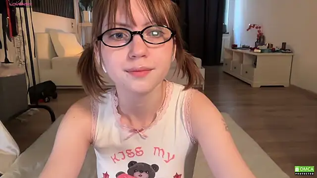 Snapshot of electric_babe chatting on 5, 11, 2025 electric babe online show from 5, 11, 2025