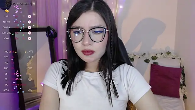 Snapshot of mily_thomson_b_ chatting on 25, 4, 2026 mily thomson b online show from 25, 4, 2026