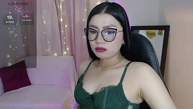 Snapshot of mily_thomson_b_ chatting on 22, 5, 2026 mily thomson b online show from 22, 5, 2026