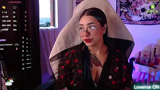 sweetcoralinee online show from 9, 10, 2025