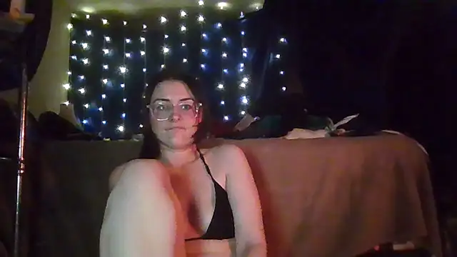 Snapshot of EyaDivine1 chatting on 10, 6, 2026 EyaDivine1 online show from 10, 6, 2026