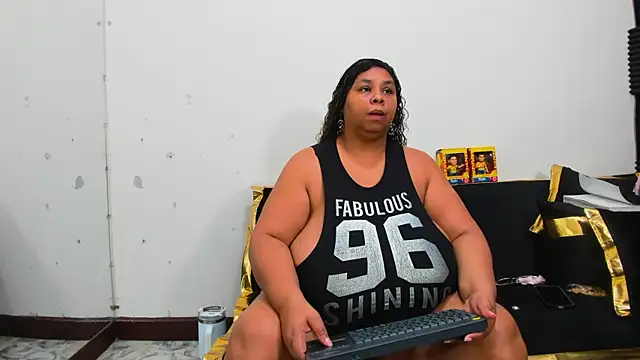 Snapshot of Lynn_Jones chatting on 6, 6, 2026 Lynn Jones online show from 6, 6, 2026