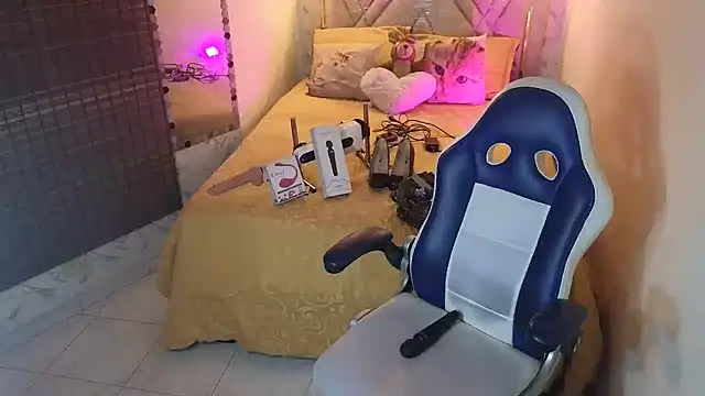 brunette 35 online show from 8, 3, 2025