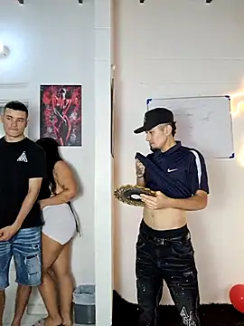 Snapshot of royalgirls_x chatting on 28, 2, 2026 royalgirls x online show from 28, 2, 2026