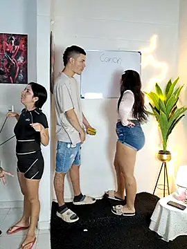 Snapshot of royalgirls_x chatting on 3, 3, 2026 royalgirls x online show from 3, 3, 2026