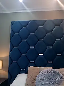 ThaniaJones online show from 9, 9, 2025