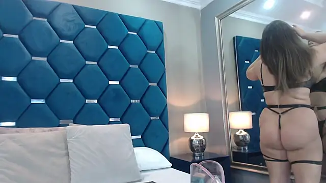 Snapshot of ThaniaJones chatting on 1, 4, 2026 ThaniaJones online show from 1, 4, 2026