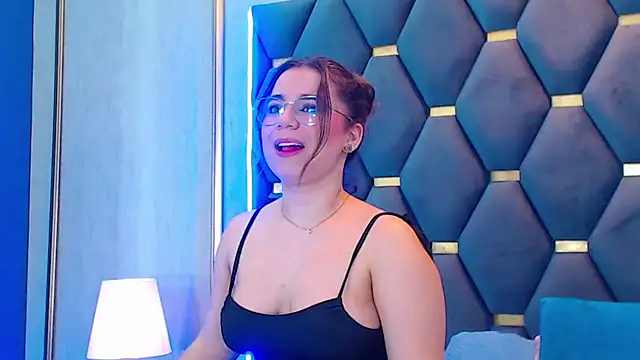 ThaniaJones online show from 10, 11, 2025