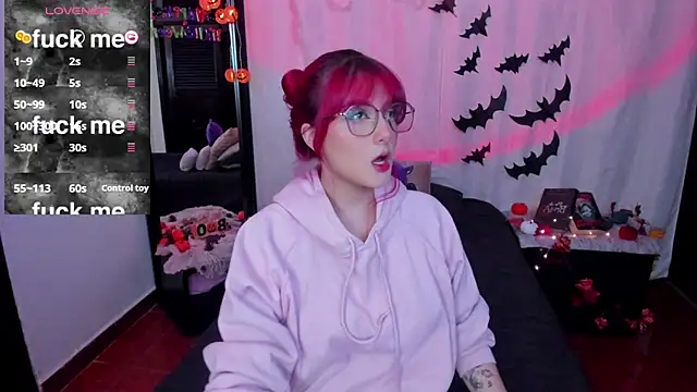 Snapshot of Dafne_Moon chatting on 18, 10, 2025 Dafne Moon online show from 18, 10, 2025