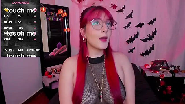 Snapshot of Dafne_Moon chatting on 22, 10, 2025 Dafne Moon online show from 22, 10, 2025