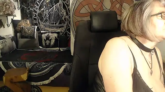 Snapshot of TittenMichelle chatting on 9, 4, 2026 TittenMichelle online show from 9, 4, 2026