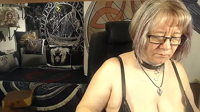 Snapshot of TittenMichelle chatting on 12, 4, 2026 TittenMichelle online show from 12, 4, 2026