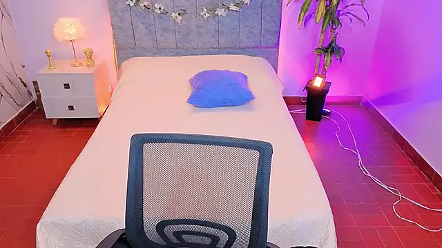 Lana stone  online show from 13, 1, 2026