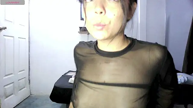 Snapshot of linzeysmith4 chatting on 12, 4, 2026 linzeysmith4 online show from 12, 4, 2026