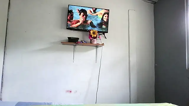 Snapshot of linzeysmith4 chatting on 13, 5, 2026 linzeysmith4 online show from 13, 5, 2026