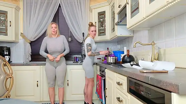 Snapshot of TUNDEROSE1 chatting on 12, 3, 2025 TUNDEROSE1 online show from 12, 3, 2025