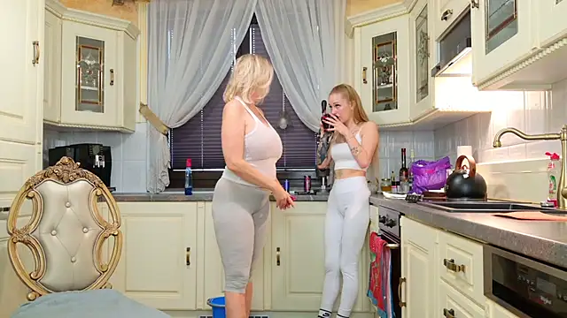 Snapshot of TUNDEROSE1 chatting on 11, 3, 2025 TUNDEROSE1 online show from 11, 3, 2025